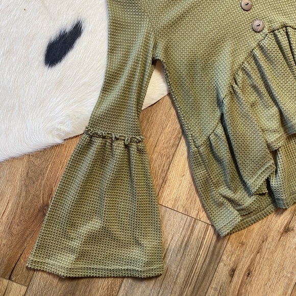 green waffle knit long-sleeved peplum top with bell sleeves - Picture 3 of 7